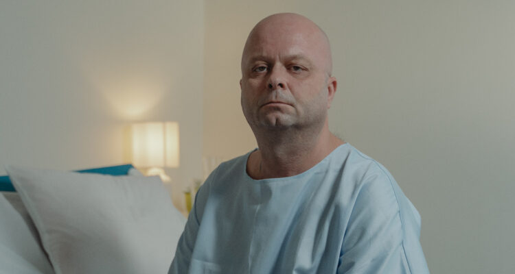 HOMBRE EN EL HOSPITAL