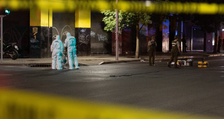 Casado con otra funcionaria y esperando un segundo hijo: Daniel Palma, el nuevo mártir de Carabineros