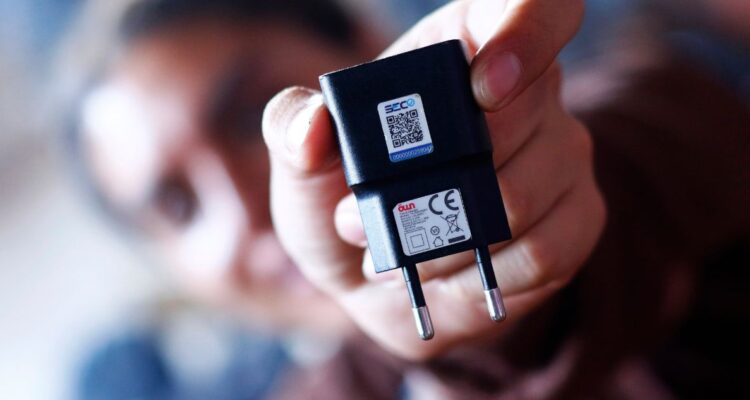 Avanza proyecto que define un cargador universal para celulares y aparatos electrónicos en Chile