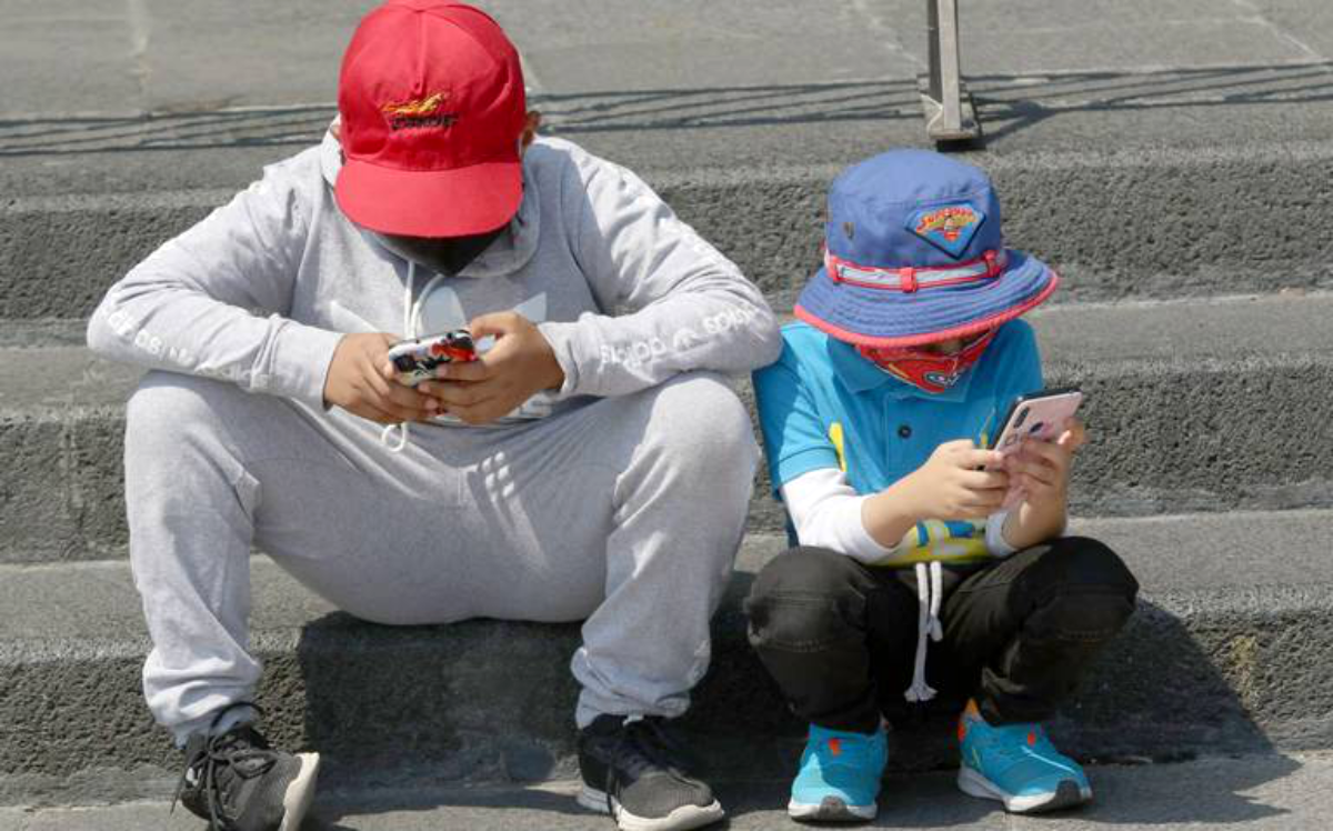 El uso indiscriminado de celulares en niños, sin supervisión parental, puede ser nocivo para su formación cerebral, a nivel emocional
