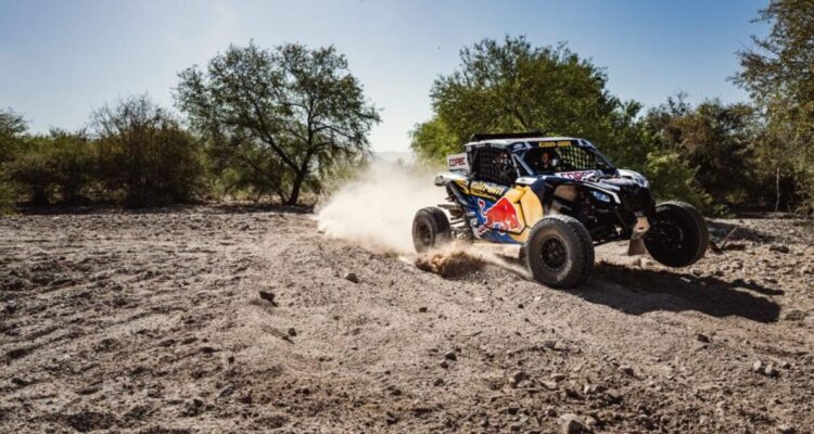 ‘Chaleco’ López sufre falla mecánica y se aleja del podio en el Rally Sonora de México
