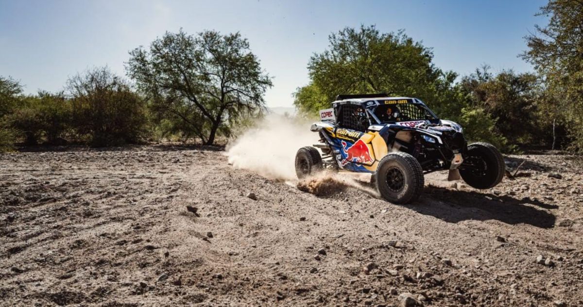 ‘Chaleco’ López sufre falla mecánica y se aleja del podio en el Rally Sonora de México