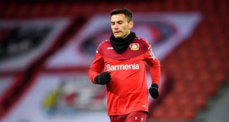 Bayer Leverkusen despide a Charles Aránguiz que retorna a Brasil.