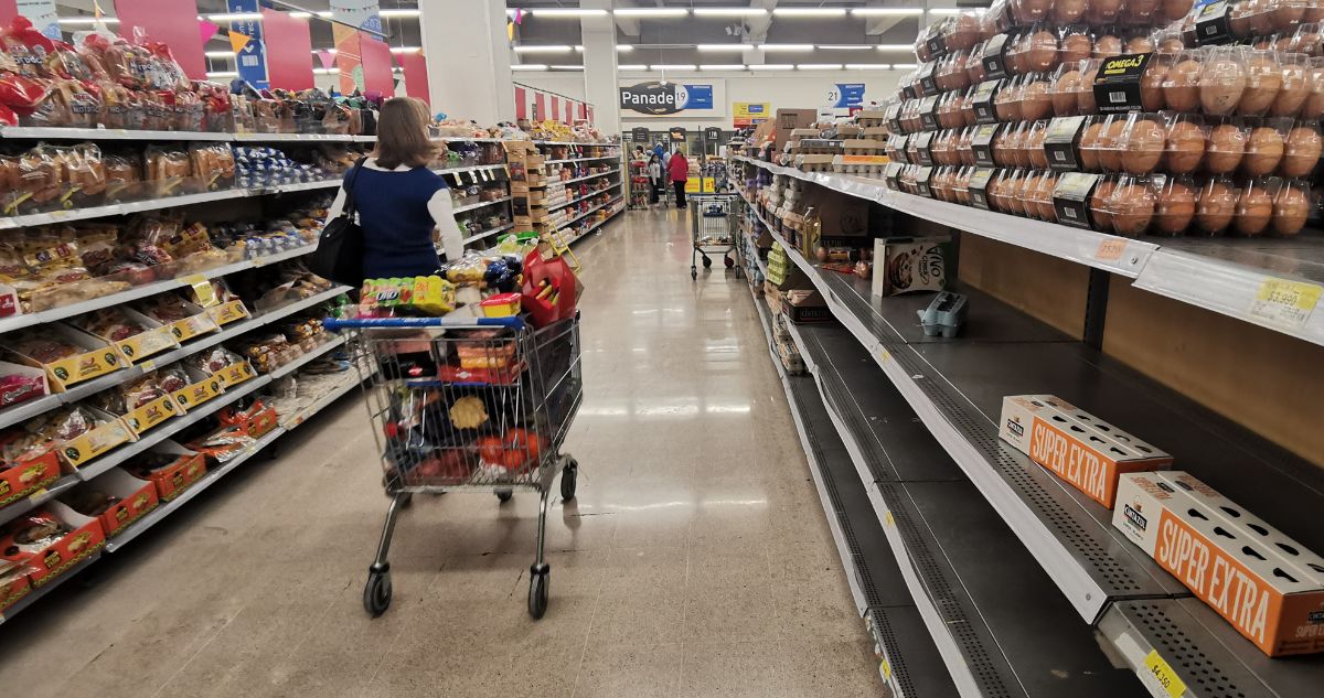 Mas de 18 mil personas cruzaron desde Chile hacia Mendoza, en Argentina en Semana Santa para comprar prodcutos cuyo precio es hasta 3 veces más barato.