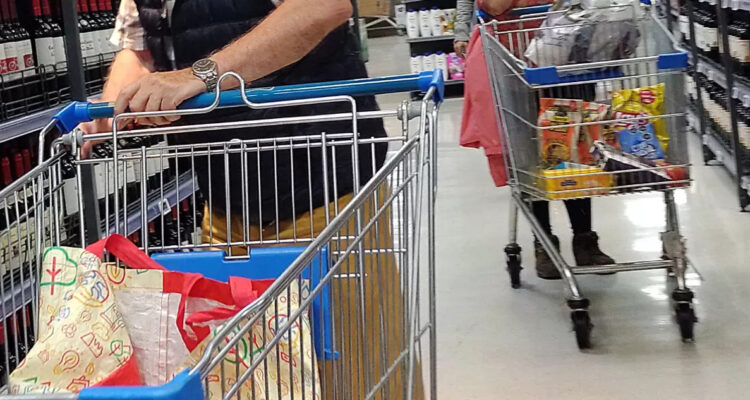 Cifras negativas actividad económica cae un 0,5% en febrero pese a expectativas del mercado en el Imacec de febrero 2023