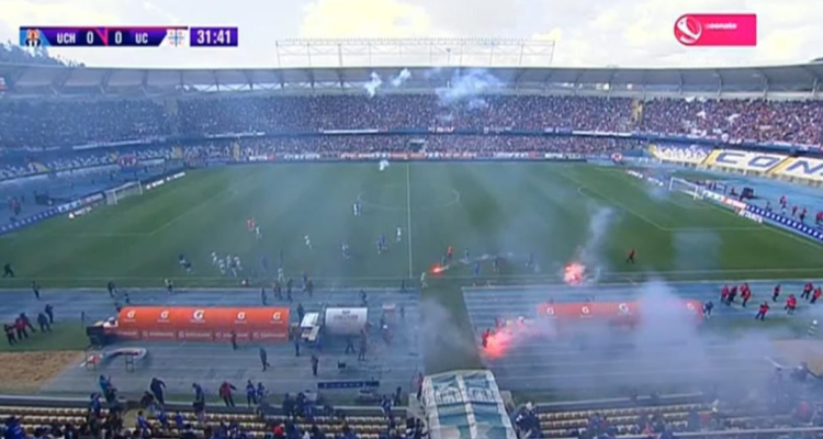 Incidentes en el clásico universitario obligan a detener el duelo en el Ester Roa Rebolledo de Concepción.