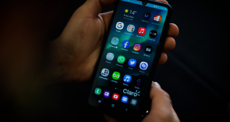 colegio Las Condes celulares