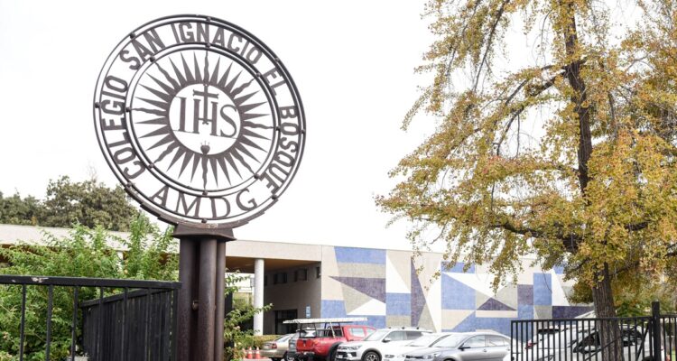 Colegio San Ignacio El Bosque expulsa a dos estudiantes tras acusaciones de abuso sexual