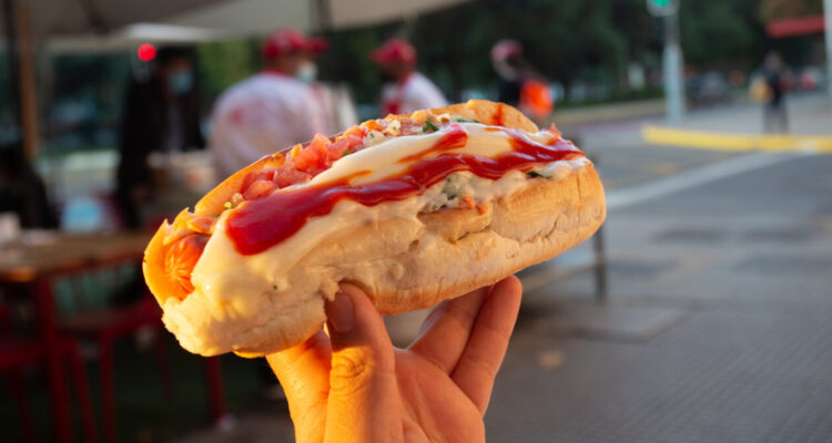 El completo chileno fue elegido como uno de los mejores hot dogs del mundo