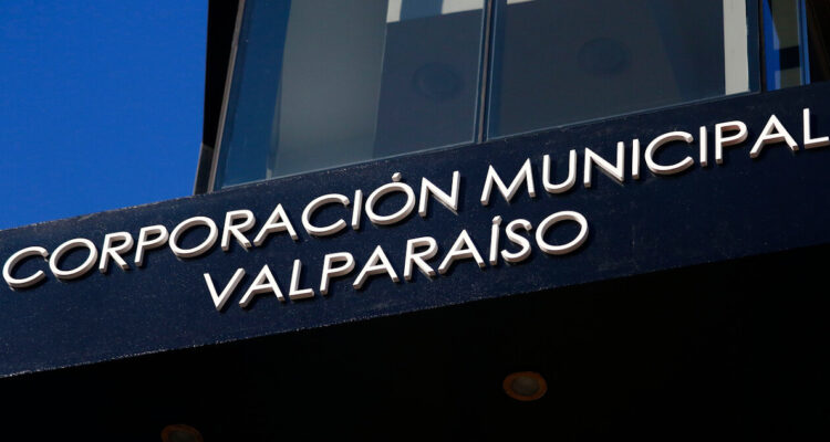 Entre multas e intereses: más de $190 mil millones adeuda la Corporación Municipal de Valparaíso