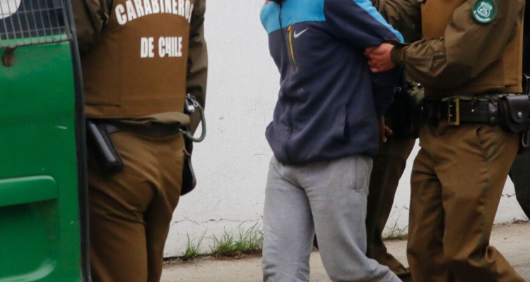 Presunto autor de homicidio en bus de Peñaflor se entrega a Carabineros: pasará a control de detención