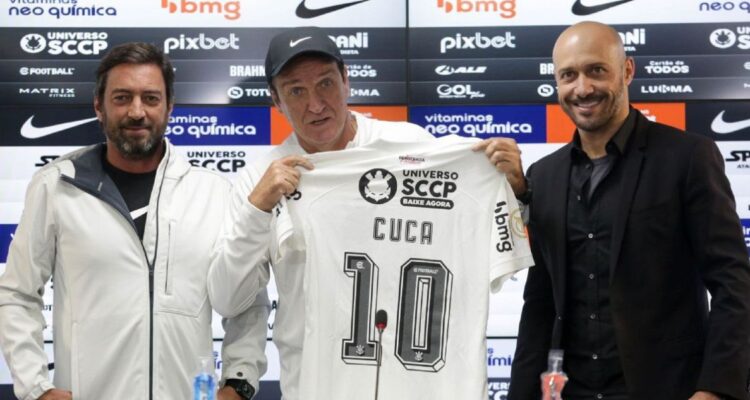 Cuca renunció a su cargo en Corinthians por las presiones del equipo femenino.