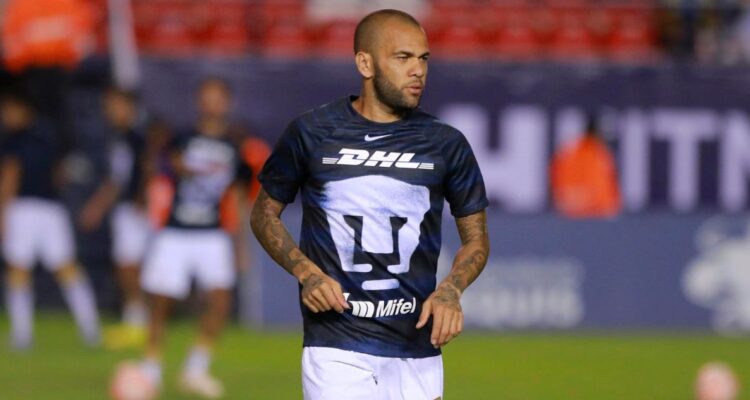 Dani Alves no puede jugar fútbol con el equipo de la prisión donde está recluido.