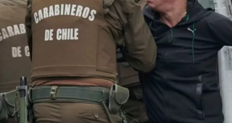 Detienen a hombre en situación de calle que amenazó a transeúntes con arma en Estación Central