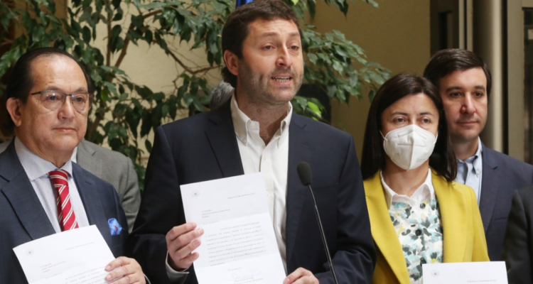 Diputados UDI piden acusar a Hassler por “notable abandono de deberes” tras informe de Contraloría.