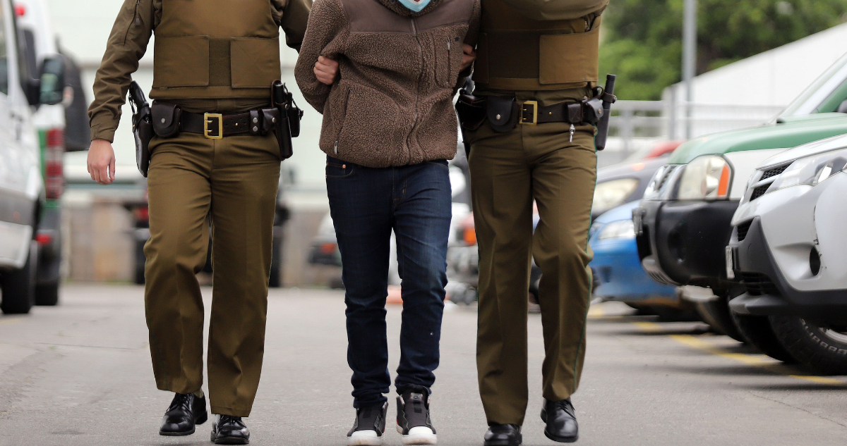 Carabineros detuvo a hombre de nacionalidad colombiana por amenzar personas con un arma de fuego en Puerto Montt.