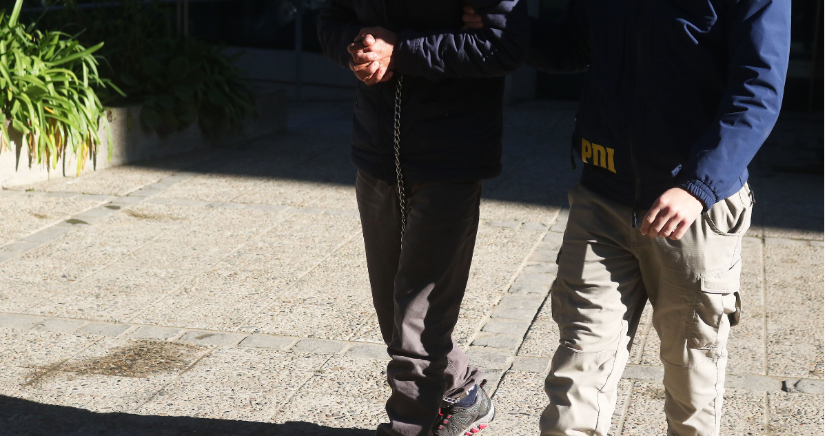 Hombre prófugo desde hace 1 año por los delitos de violación y homicidio en Valdivia, fue detenido en Los Ángeles.