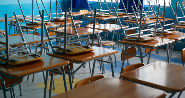 Estudiantes del Liceo 66 de Laja, se manifestaron por abusos cometidos a algunos de ellos en el establecimiento.