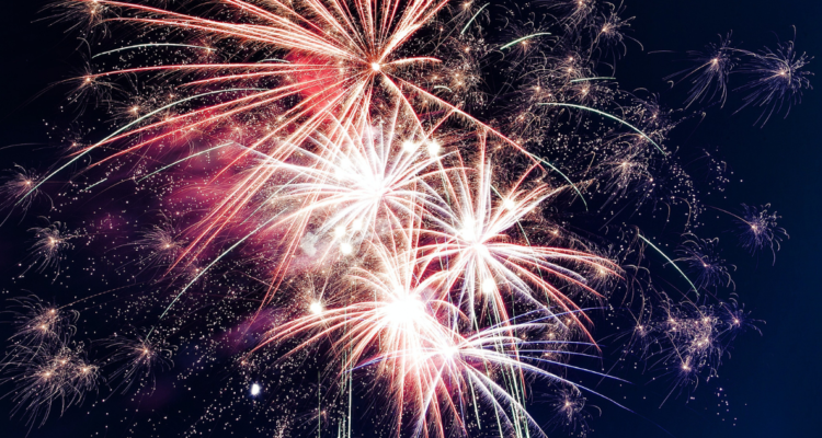 Preocupación en Puerto Montt por el uso casi a diario de fuegos artificiales.