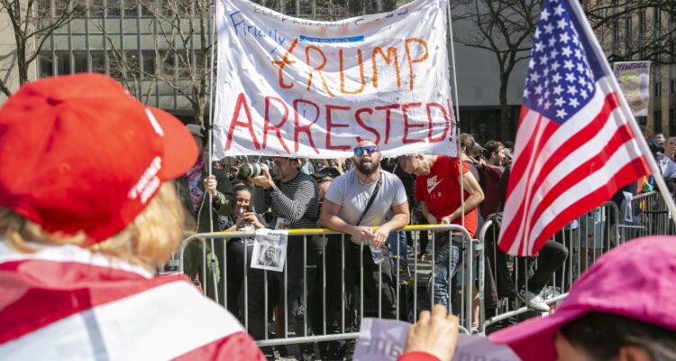 partidarios y detractores de Trump