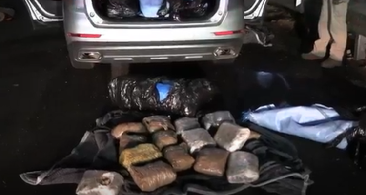 Cae un clan familiar que trasladaba 280 kilos de droga desde el norte a Santiago