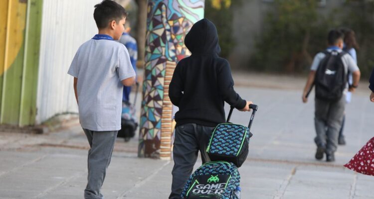 Ministro de Educación expone avances de sistema público de aprendizaje ante el Congreso