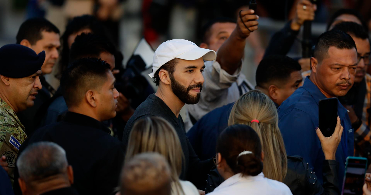 El Salvador extiende régimen de excepción para continuar “guerra contra pandillas” de Bukele