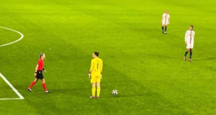 Christiane Endler descargó su furia tras ser eliminada de la Champions League femenina con el Lyon ante Chelsea.