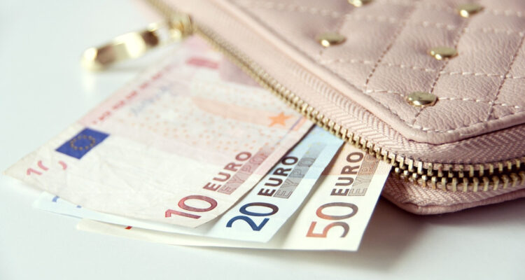 El euro toma fuerza frente al dólar y toca máximos no vistos desde marzo de 2022