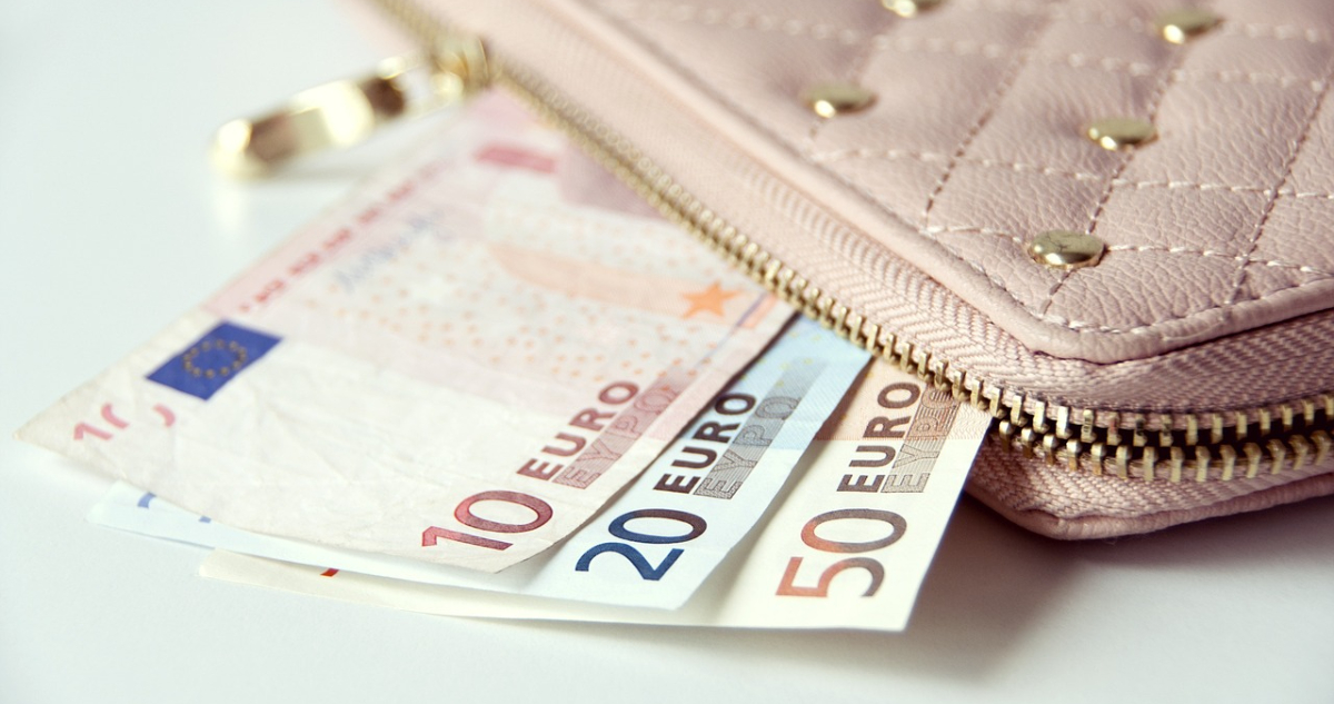 El euro toma fuerza frente al dólar y toca máximos no vistos desde marzo de 2022