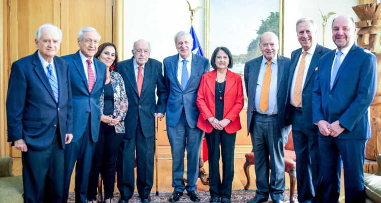 Van Klaveren reúne a excancilleres en cita marcada por crisis migratoria y reaparición de Urrejola