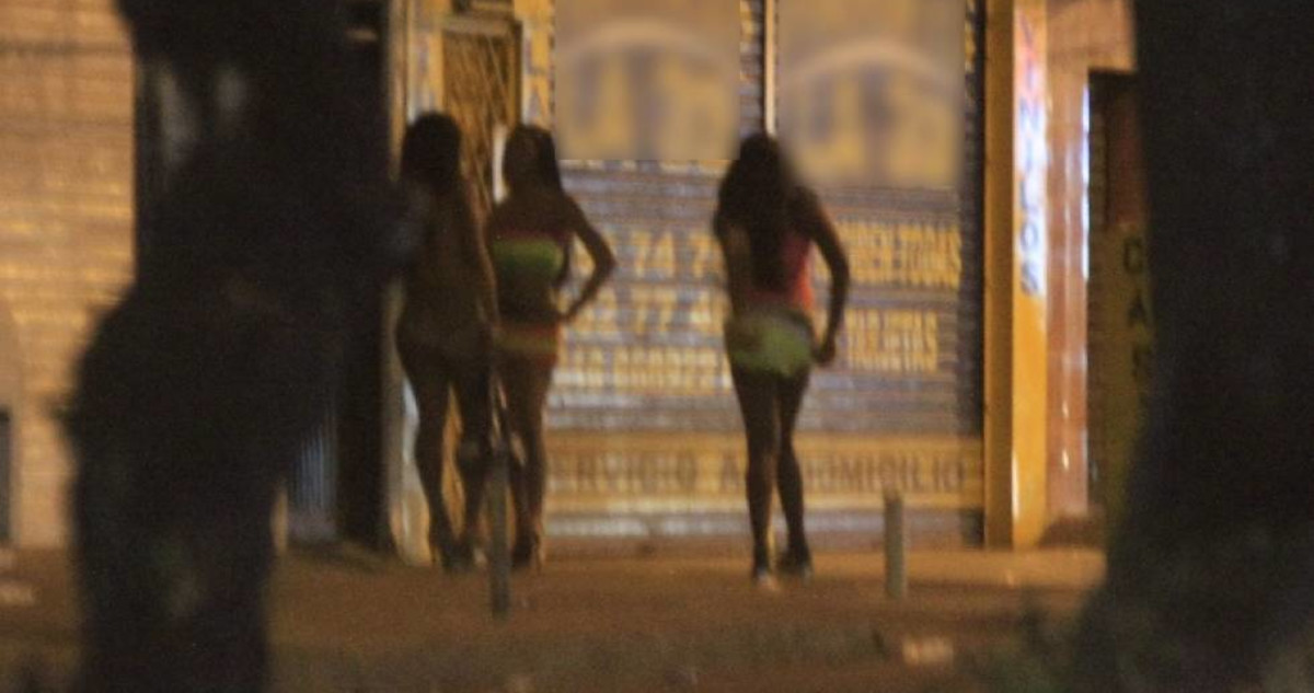 Detienen a familia que explotaba sexualmente a jóvenes colombianas en Chile
