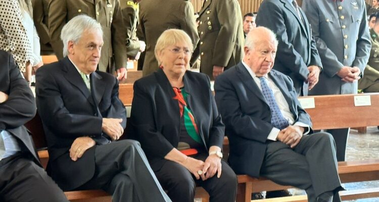 Presidente Boric llega a responso por cabo Palma bajo abucheos: también está Bachelet, Piñera y Lagos