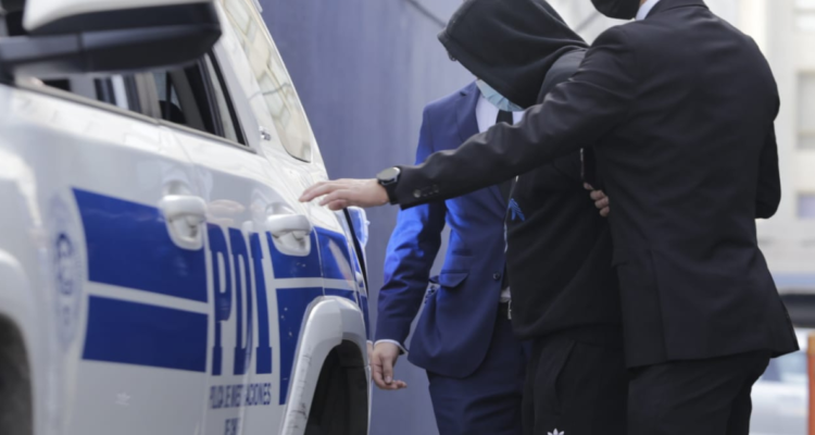 Detienen a hombre por femicidio frustrado de pareja en Valdivia: agredió a la víctima en sitio eriazo