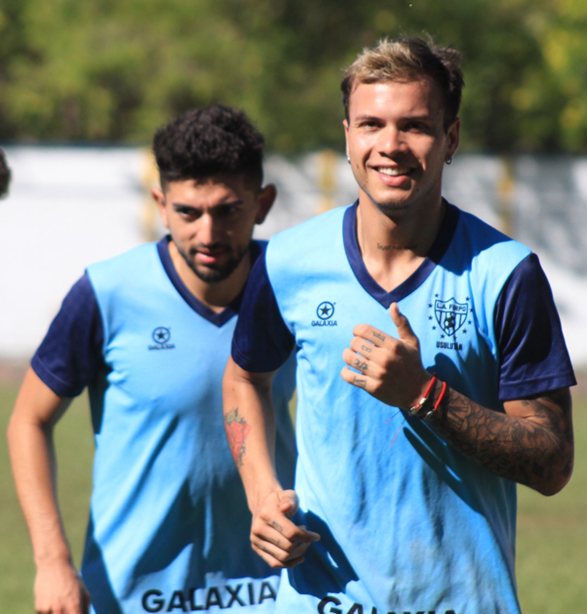 Firpo y Julio en un entrenamiento de Luis Ángel Firpo en El Salvador