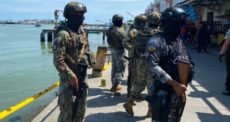 Al menos nueve muertos deja tiroteo en concurrido puerto pesquero de Ecuador