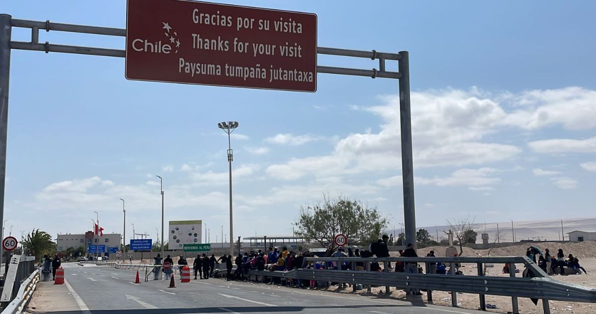 Se mantiene incertidumbre con futuro de centenares de migrantes varados en frontera entre Chile y Perú