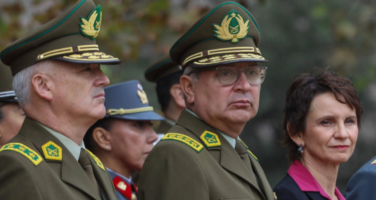 General director de Carabineros presenta medidas en apoyo a uniformados y familias de mártires: “No los dejaremos solos”.