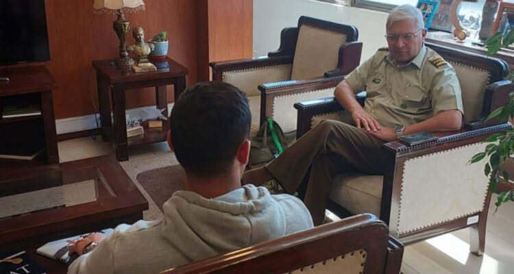 General Yáñez se reúne con carabinero que repelió con UZI ataque en San Antonio