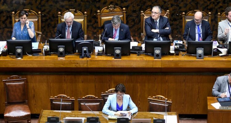 Ley Naín-Retamal: Gobierno debate controversial artículo de legítima defensa privilegiada