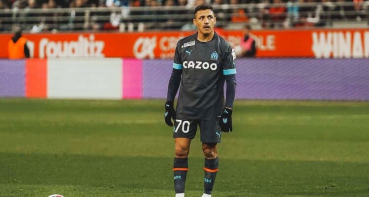 Gol de Alexis Sánchez fue elegido el mejor del mes en Francia.