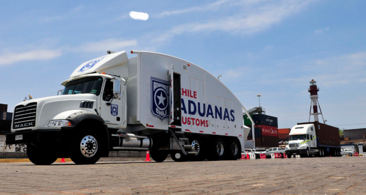 Camión escáner de Aduanas.