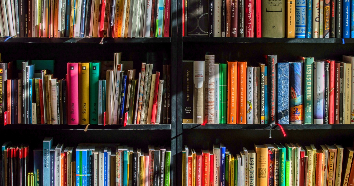 Grupo Planeta regalará 50 libros a quienes muestren un título de la casa editorial