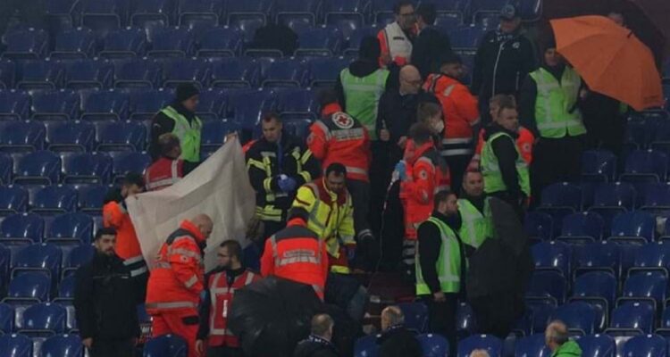 Hincha del Schalke fallece en pleno estadio