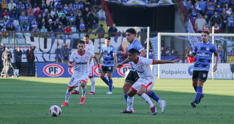 Huachipato perdió ante La Calera en Talcahuano.