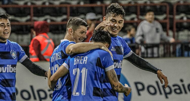 Huachipato superó a Unión Española y alcanzó liderato exclusivo del Campeonato Nacional
