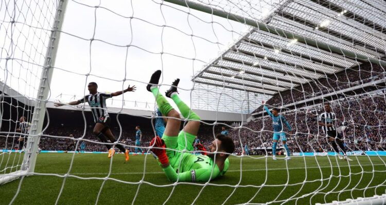 El calvario que vivió Hugo Lloris en el Newcastle-Tottenham: terminó sustituido en el entretiempo