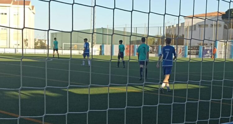 Niños durante partido del Alhaurín de la Torre en España.