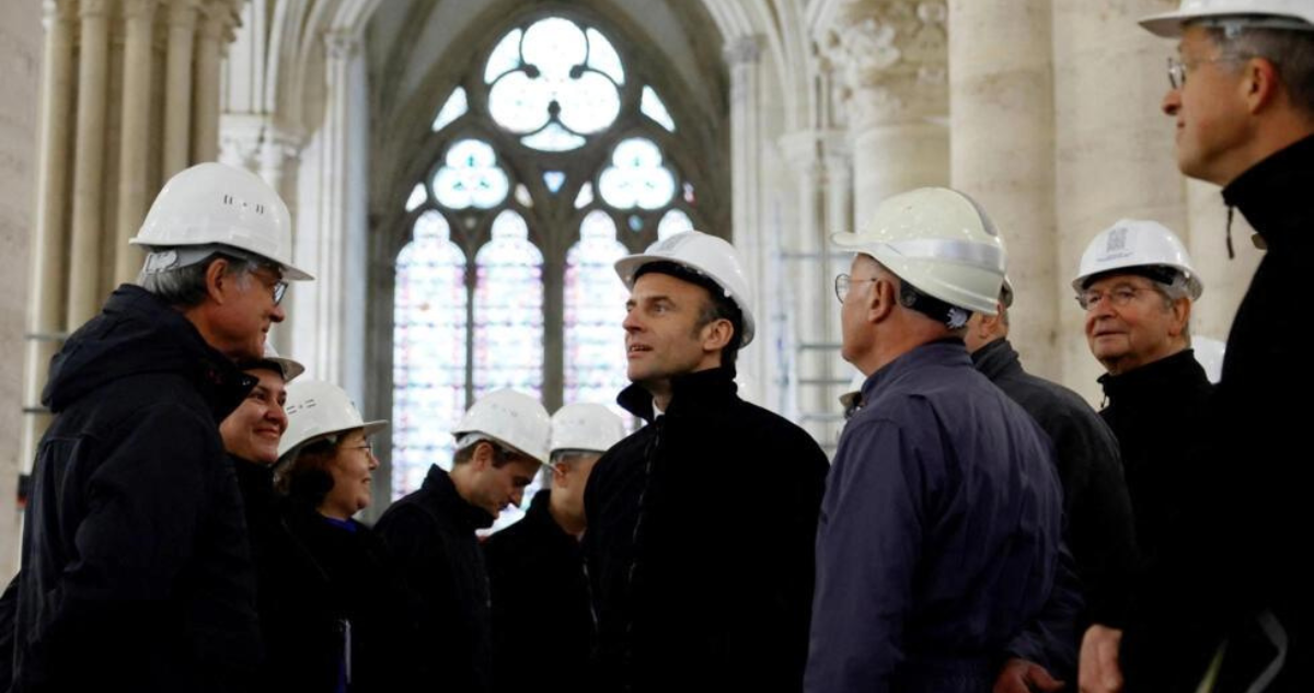El presidente Emmanuel Macron en las obras de la catedral Notre Dame 