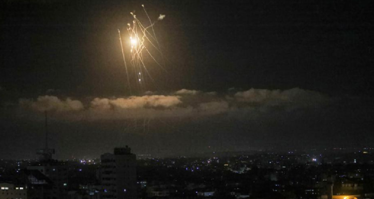 Israel lanza ataques contra Siria en respuesta a cohetes disparados hacia su territorio
